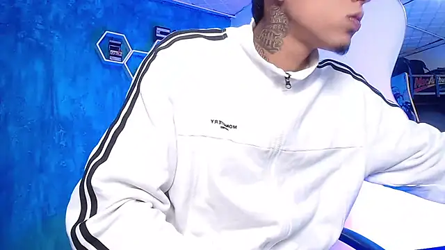 Snapshot of Liam_lee chatting on 02/11/25, 01:20 Liam lee online show from 02/11/25, 01:20