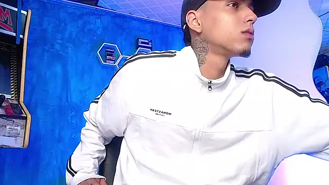 Snapshot of Liam_lee chatting on 02/13/25, 01:26 Liam lee online show from 02/13/25, 01:26