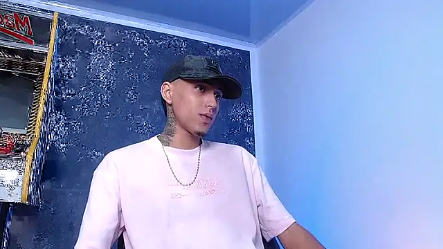 Snapshot of Liam_lee chatting on 02/28/25, 12:52 Liam lee online show from 02/28/25, 12:52