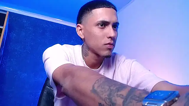 Snapshot of Liam_lee chatting on 02/28/25, 03:59 Liam lee online show from 02/28/25, 03:59