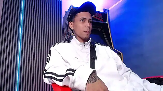 Snapshot of Liam_lee chatting on 03/18/25, 01:09 Liam lee online show from 03/18/25, 01:09