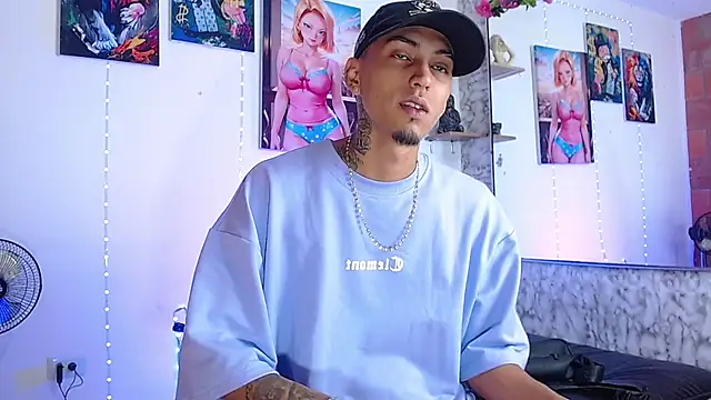 Snapshot of Liam_lee chatting on 10/13/25, 01:33 Liam lee online show from 10/13/25, 01:33