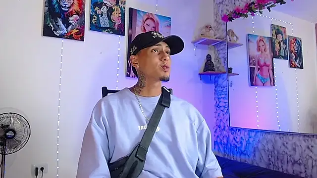 Snapshot of Liam_lee chatting on 10/18/25, 09:59 Liam lee online show from 10/18/25, 09:59