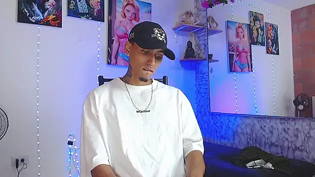 Snapshot of Liam_lee chatting on 10/19/25, 02:29 Liam lee online show from 10/19/25, 02:29