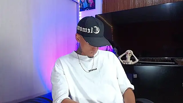 Snapshot of Liam_lee chatting on 12/03/25, 11:25 Liam lee online show from 12/03/25, 11:25