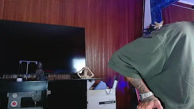 Snapshot of Liam_lee chatting on 12/16/25, 10:37 Liam lee online show from 12/16/25, 10:37