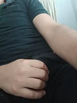 Snapshot of latino17 chatting on 11/19/25, 03:56 latino17 online show from 11/19/25, 03:56