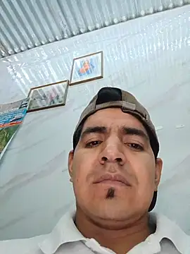 Snapshot of latino17 chatting on 11/28/25, 06:27 latino17 online show from 11/28/25, 06:27