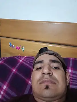 Snapshot of latino17 chatting on 12/05/25, 06:33 latino17 online show from 12/05/25, 06:33