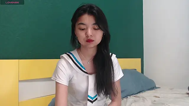 Snapshot of Shy_Kira chatting on 04/17/26, 08:50 Shy Kira online show from 04/17/26, 08:50