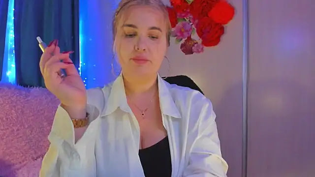 CoraSwon online show from 02/04/25, 02:53