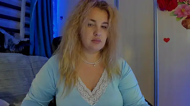 CoraSwon online show from 11/08/25, 01:28