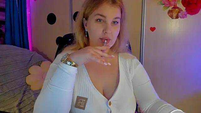 CoraSwon online show from 11/27/25, 08:44