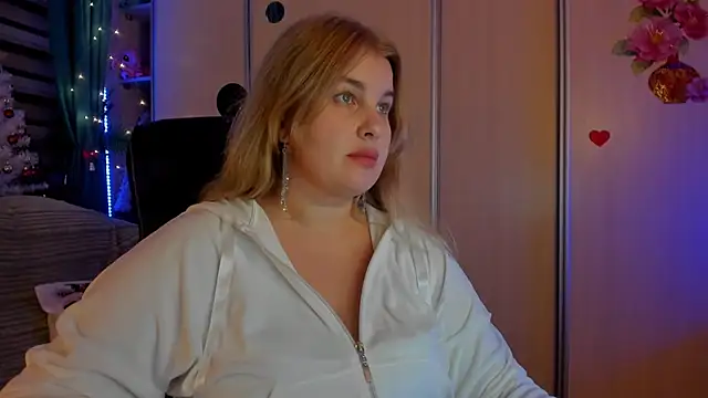 CoraSwon online show from 12/22/25, 09:12