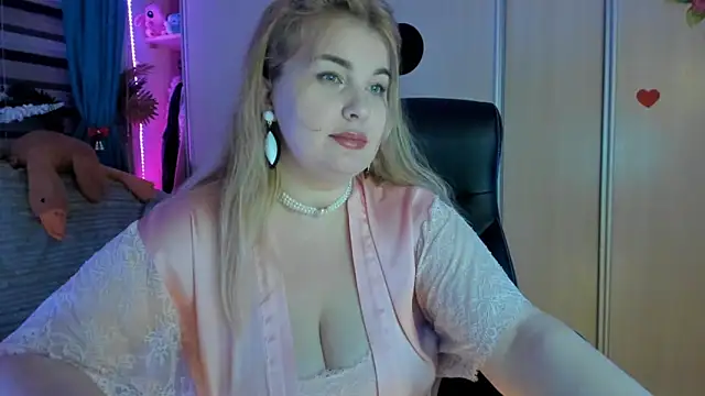 CoraSwon online show from 02/18/26, 04:47