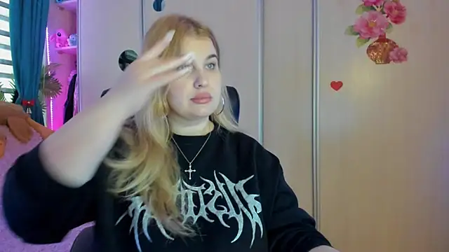 CoraSwon online show from 02/19/26, 07:04