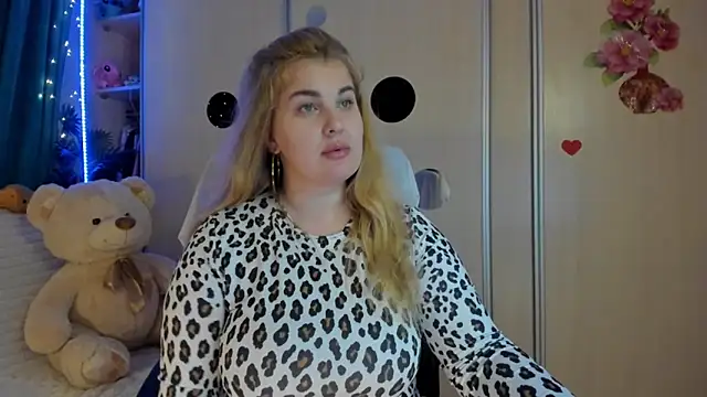 CoraSwon online show from 03/02/26, 05:42