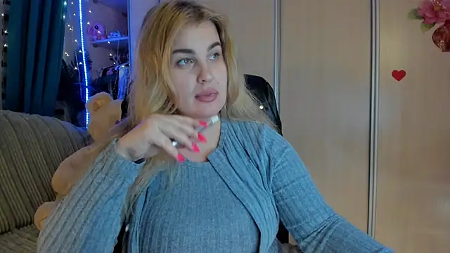 CoraSwon online show from 03/03/26, 05:52