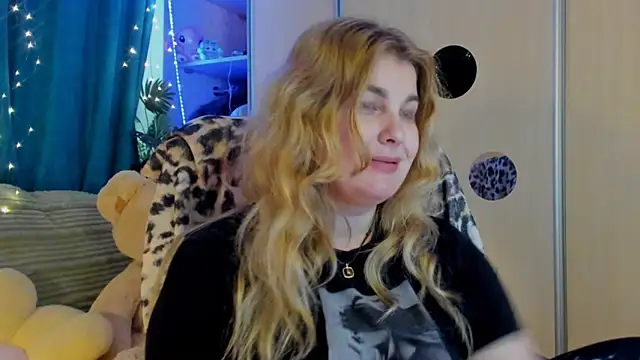 CoraSwon online show from 03/24/26, 06:51