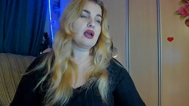 CoraSwon online show from 03/31/26, 02:17