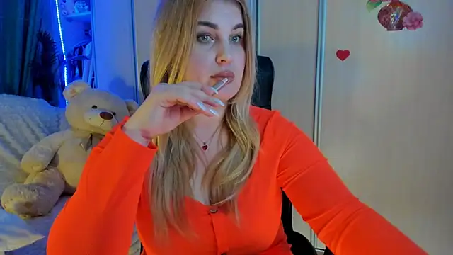 CoraSwon online show from 04/10/26, 05:39