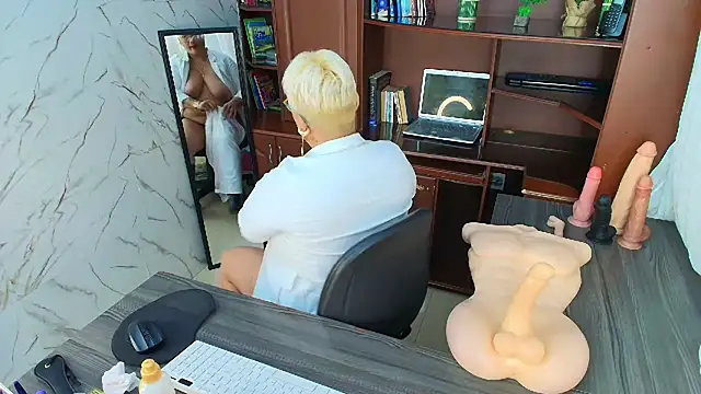 GianellaCox  online show from 02/14/25, 07:44