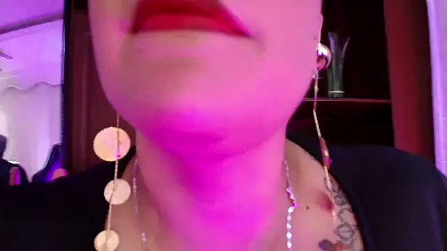 GianellaCox  online show from 03/11/25, 07:58