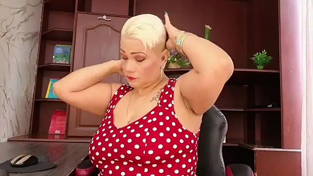 GianellaCox  online show from 12/04/25, 02:59