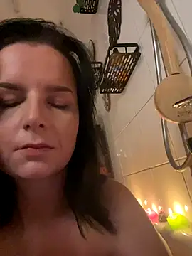 Snapshot of Off__Melonenmandy chatting on 11/23/25, 04:29 Off Melonenmandy online show from 11/23/25, 04:29