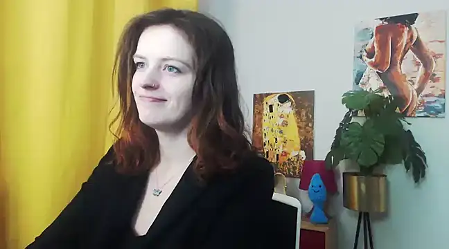 Snapshot of juicyNadine chatting on 12/17/24, 06:24 juicyNadine online show from 12/17/24, 06:24