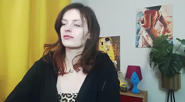 Snapshot of juicyNadine chatting on 03/05/25, 06:12 juicyNadine online show from 03/05/25, 06:12