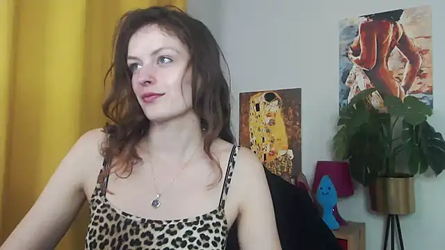 Snapshot of juicyNadine chatting on 09/11/25, 04:45 juicyNadine online show from 09/11/25, 04:45