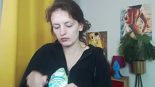 Snapshot of juicyNadine chatting on 09/16/25, 04:35 juicyNadine online show from 09/16/25, 04:35