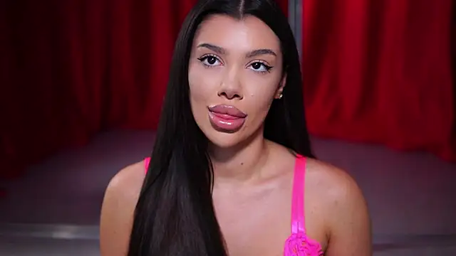 Snapshot of NatyDesiree chatting on 01/24/25, 10:41 NatyDesiree online show from 01/24/25, 10:41