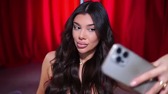 Snapshot of NatyDesiree chatting on 01/26/25, 07:52 NatyDesiree online show from 01/26/25, 07:52