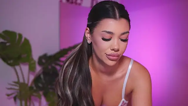 Snapshot of NatyDesiree chatting on 03/03/25, 11:22 NatyDesiree online show from 03/03/25, 11:22