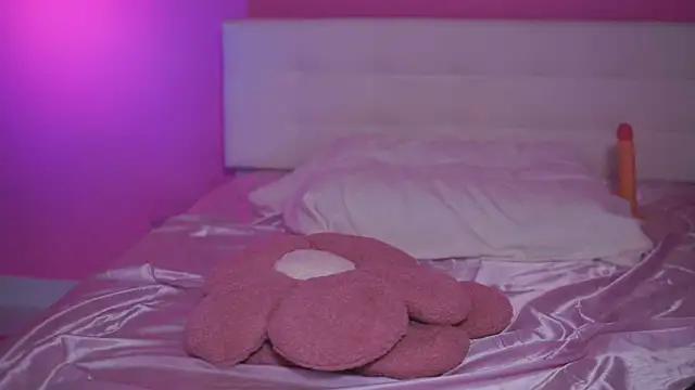 Snapshot of NatyDesiree chatting on 03/05/25, 08:10 NatyDesiree online show from 03/05/25, 08:10