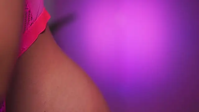 Snapshot of NatyDesiree chatting on 03/12/25, 08:08 NatyDesiree online show from 03/12/25, 08:08