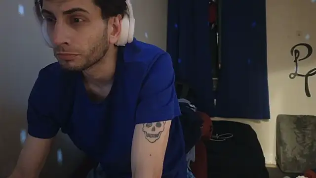 Snapshot of pantslesstraveler_plt chatting on 02/25/25, 12:55 pantslesstraveler plt online show from 02/25/25, 12:55