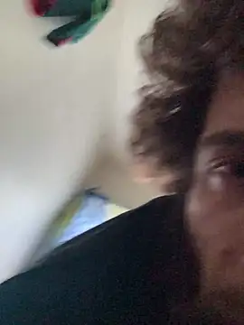 Snapshot of pantslesstraveler_plt chatting on 10/30/25, 03:02 pantslesstraveler plt online show from 10/30/25, 03:02