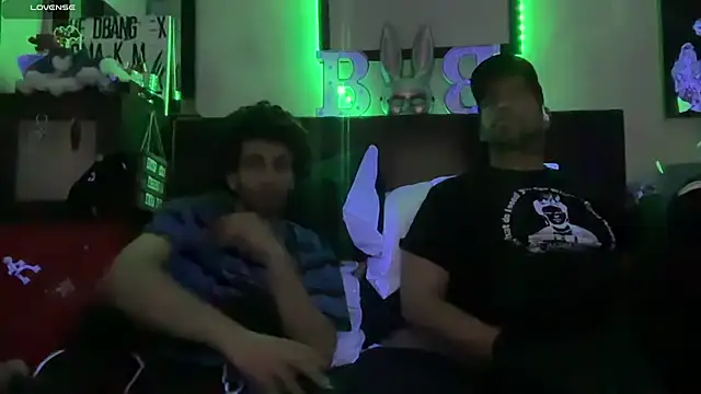 Snapshot of pantslesstraveler_plt chatting on 11/12/25, 05:08 pantslesstraveler plt online show from 11/12/25, 05:08