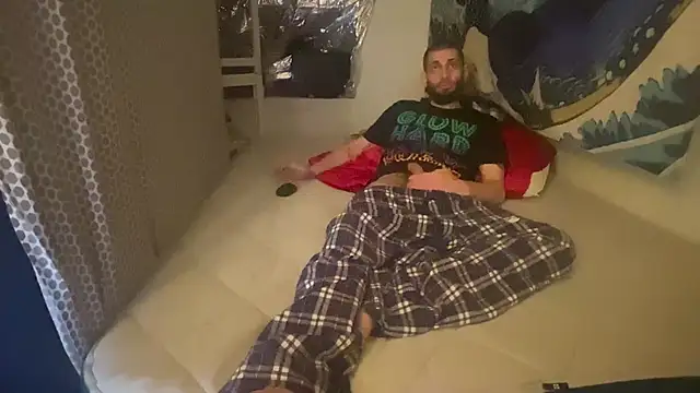 Snapshot of pantslesstraveler_plt chatting on 01/15/26, 10:57 pantslesstraveler plt online show from 01/15/26, 10:57