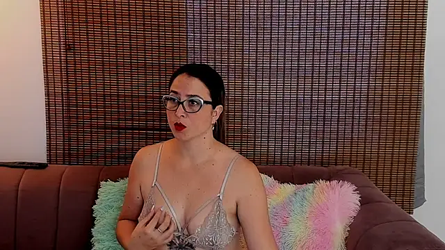 Snapshot of ariana_cross chatting on 07/10/26, 01:14 ariana cross online show from 07/10/26, 01:14