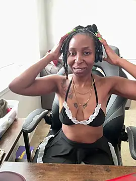 LeyaHoneybuns online show from 02/11/26, 04:34