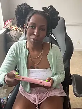 LeyaHoneybuns online show from 04/14/26, 03:29