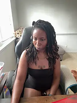 LeyaHoneybuns online show from 05/27/26, 04:04