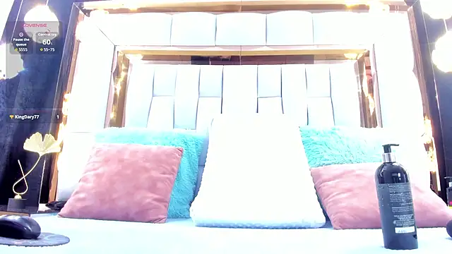 Snapshot of RileySweett chatting on 10/23/25, 11:53 RileySweett online show from 10/23/25, 11:53