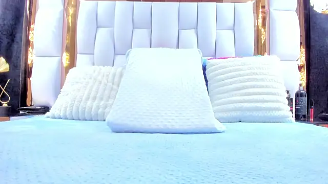 Snapshot of RileySweett chatting on 11/12/25, 11:43 RileySweett online show from 11/12/25, 11:43