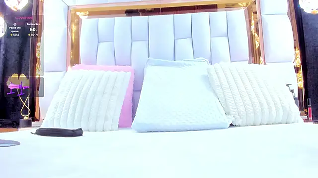 Snapshot of RileySweett chatting on 11/19/25, 11:43 RileySweett online show from 11/19/25, 11:43