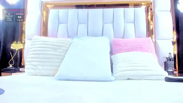 Snapshot of RileySweett chatting on 11/23/25, 11:43 RileySweett online show from 11/23/25, 11:43